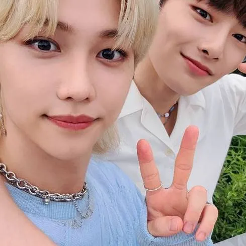 chat with ai character: Félix y I.N