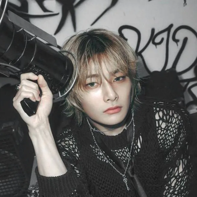 chat with ai character: Jeongin