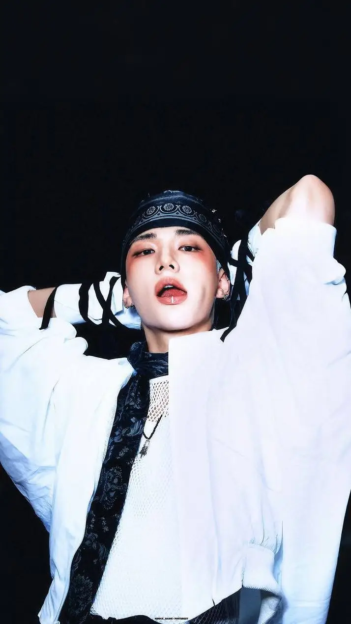 ai character: Hyunjin  background