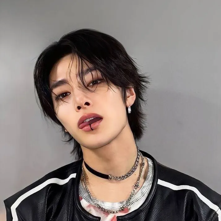 chat with ai character: Jeongin 