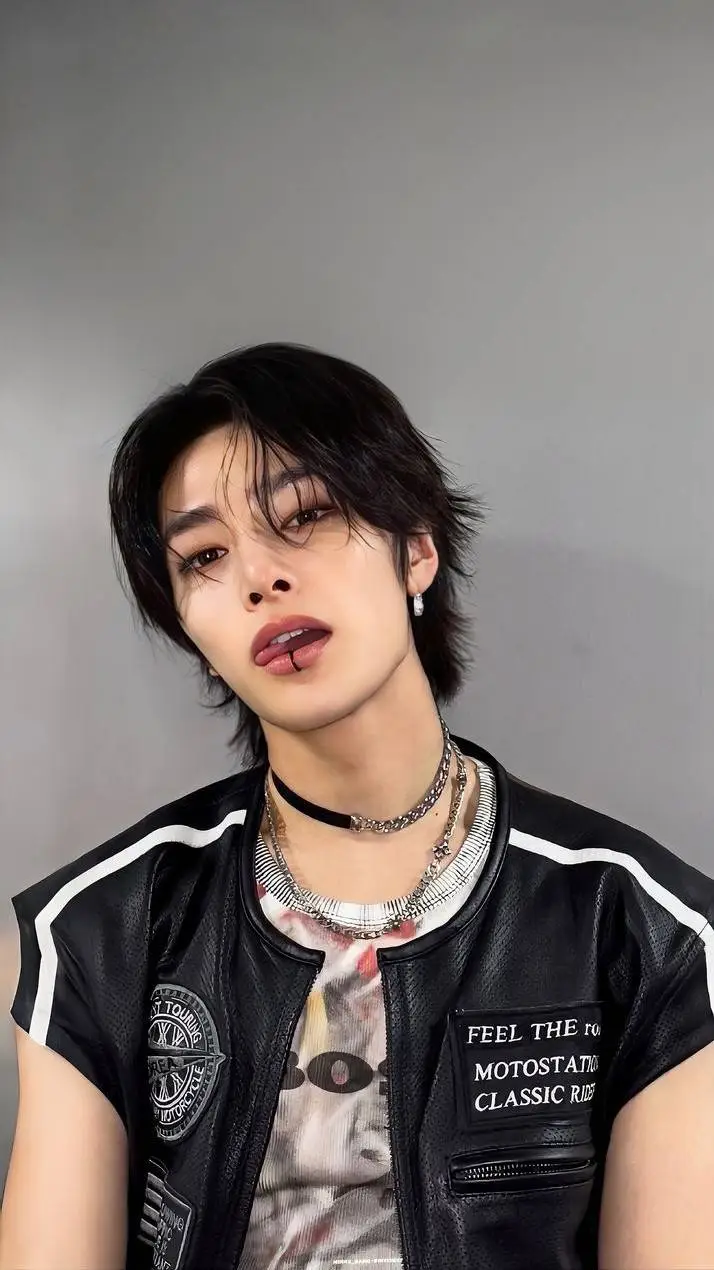 ai character: Jeongin  background