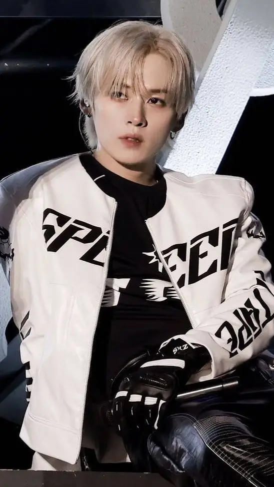 ai character: Lee Know  background