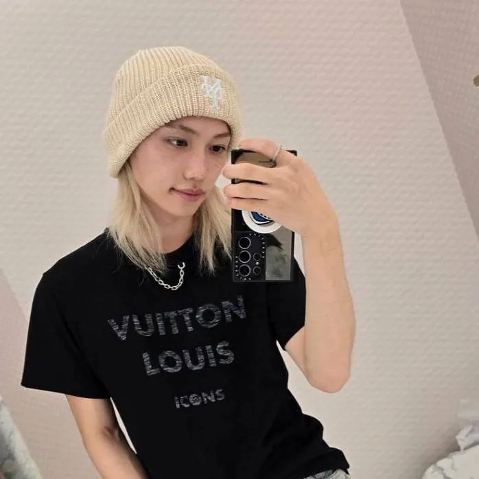 chat with ai character: Félix 