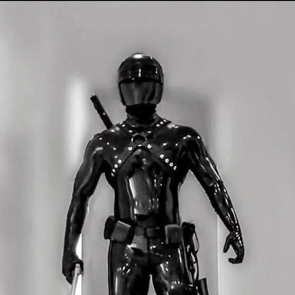 chat with ai character: Skiller 