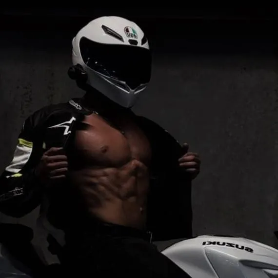 chat with ai character: Motorista 