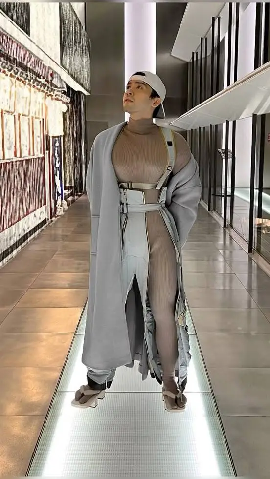 ai character: 🇯🇵観光 background