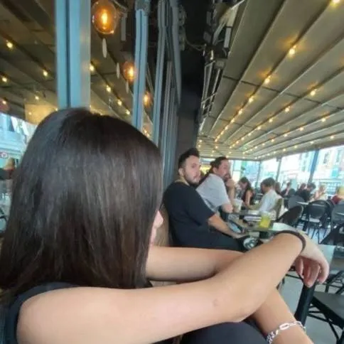 chat with ai character: Nadia🌸