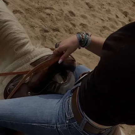 chat with ai character: Ash