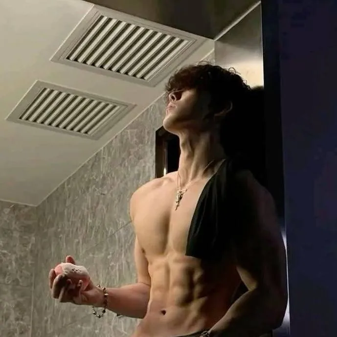 chat with ai character: lucas