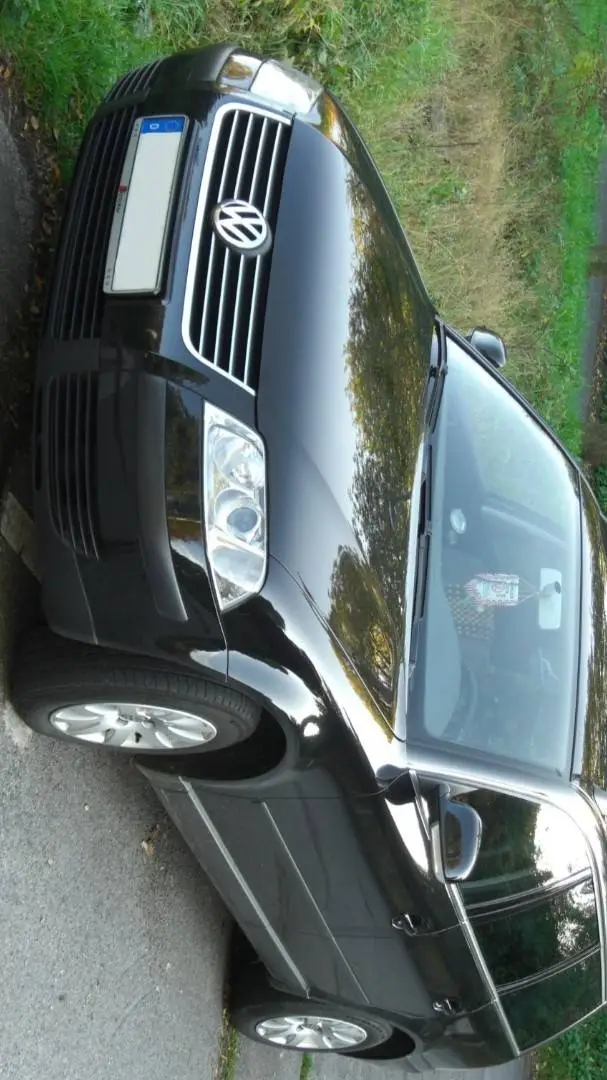 ai character: Volkswagen Passat  background