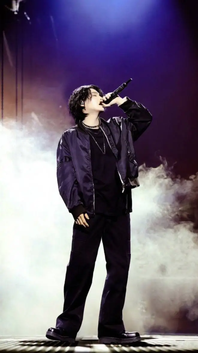 ai character: AugustD background