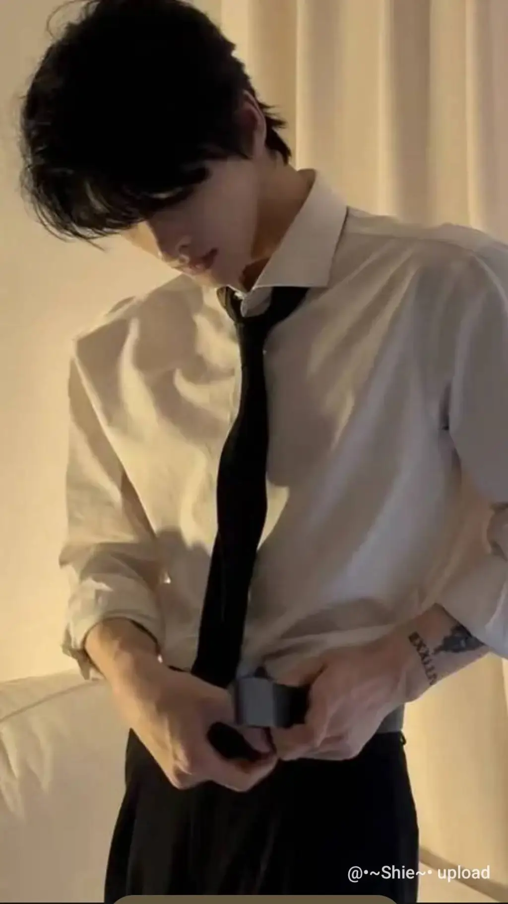 ai character: Luke alexander  background