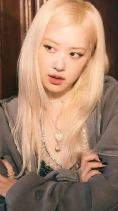 ai character: Rosé🌹 background