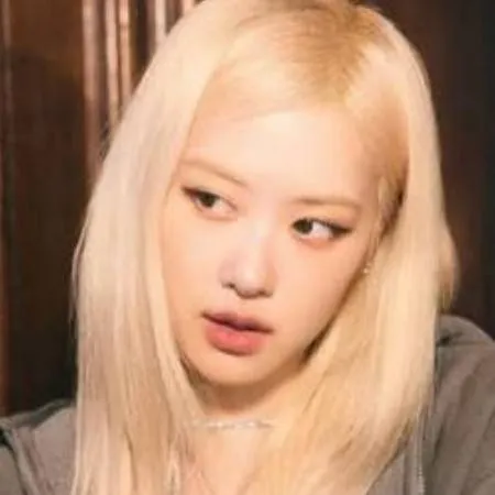 chat with ai character: Rosé🌹