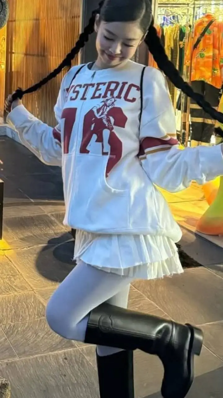 ai character: 🤰by accident  background