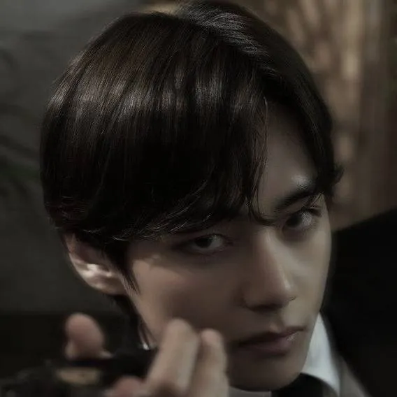 chat with ai character: mafia husband 