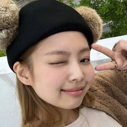 chat with ai character: school kpop autism