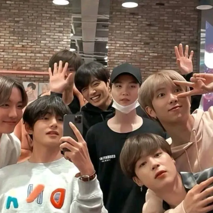 chat with ai character: BTS and blackpink