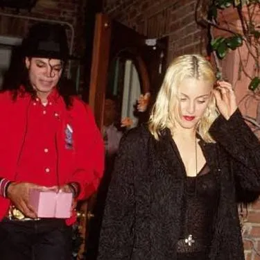 chat with ai character: Майкл