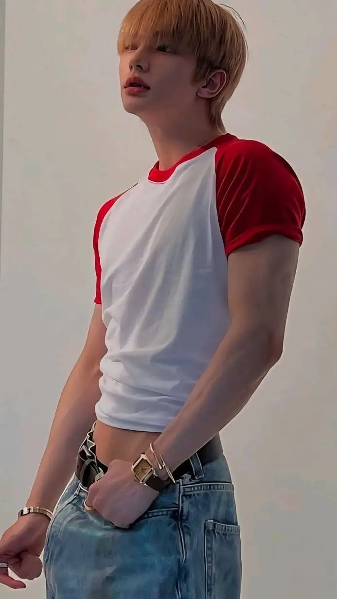 ai character: Hwang Hyunjin  background