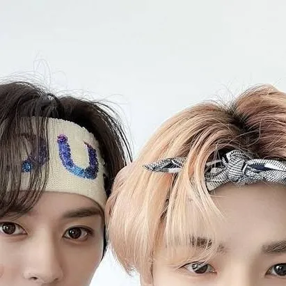 chat with ai character: Hyunjin, Lee know