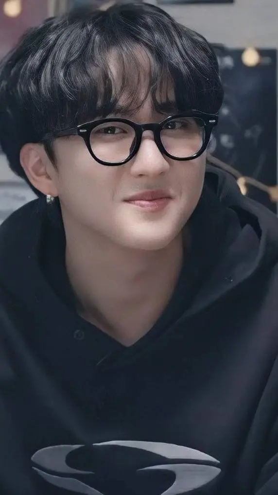 ai character: Changbin  background