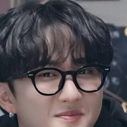 chat with ai character: Changbin 