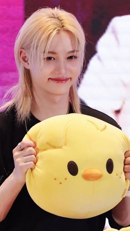 ai character: Felix- Hyunlix background