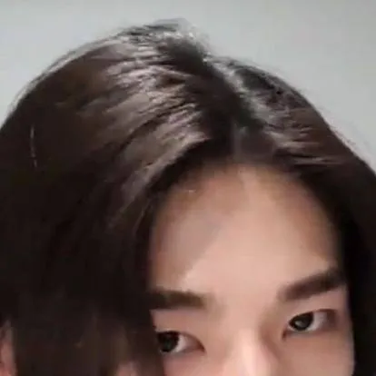 chat with ai character: Hyunjin