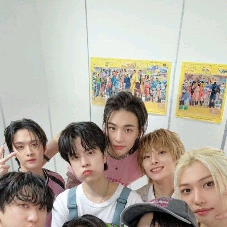 chat with ai character: Stray Kids