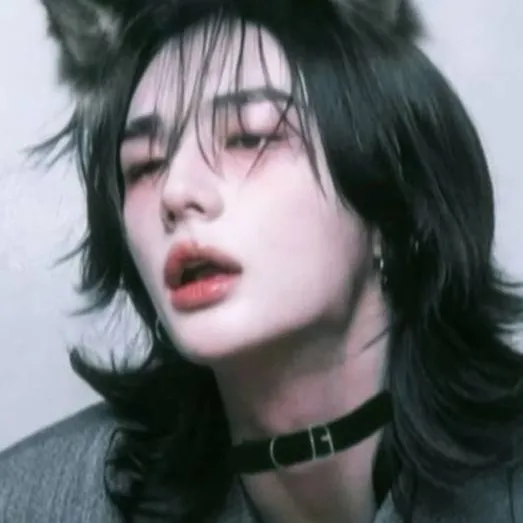 chat with ai character: Hyunjin- Hyunlix