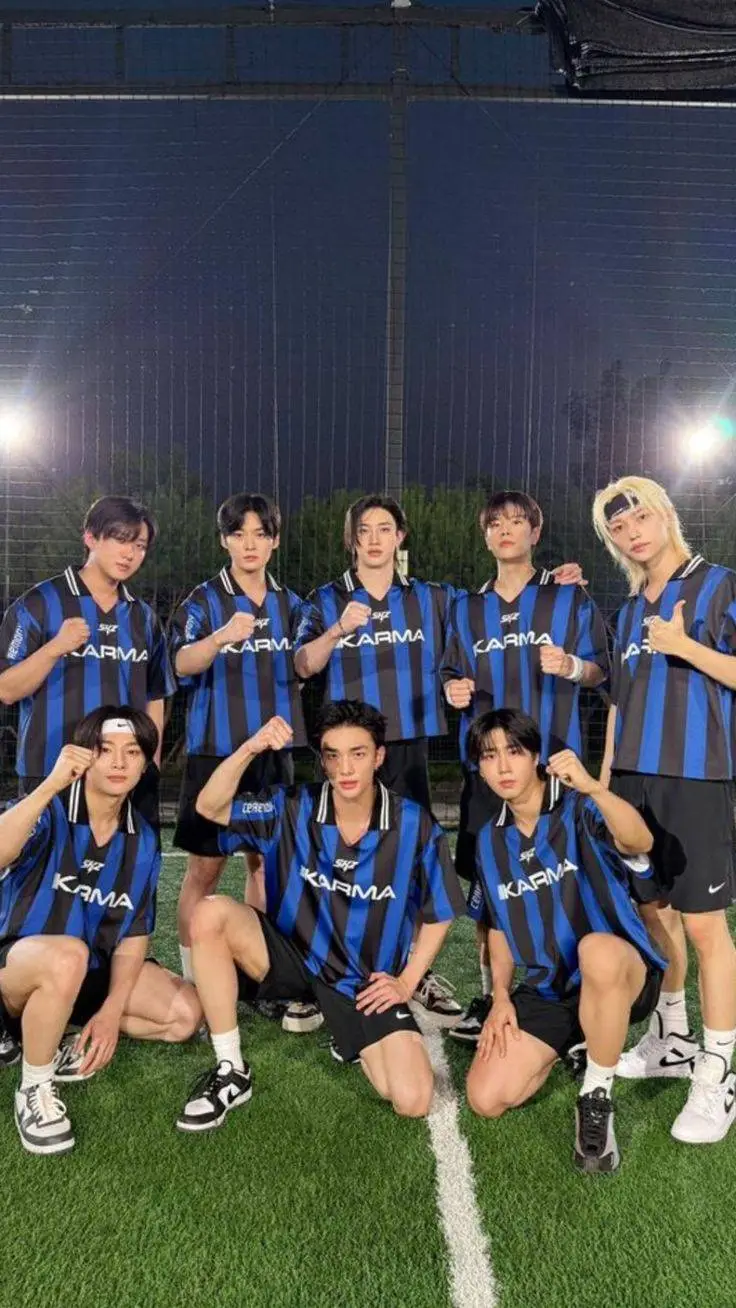 ai character: ❤️Stray Kids❤️ background