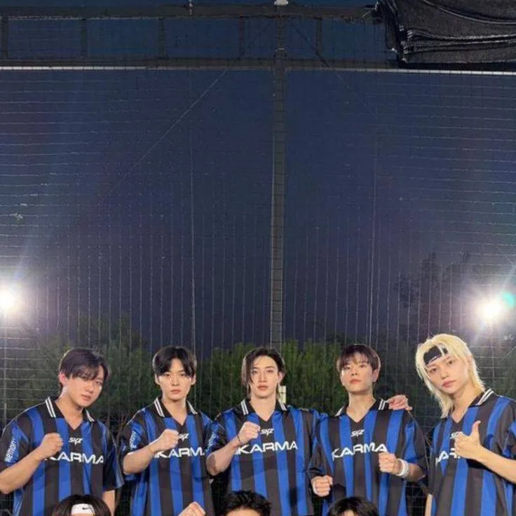 chat with ai character: ❤️Stray Kids❤️