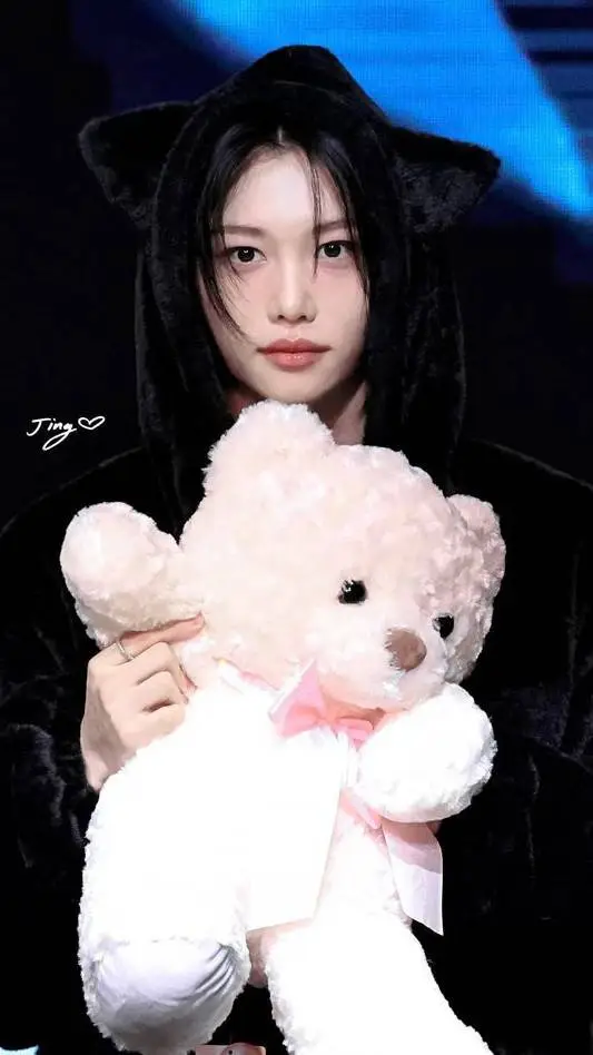 ai character: (kpop life) Felix💘 background