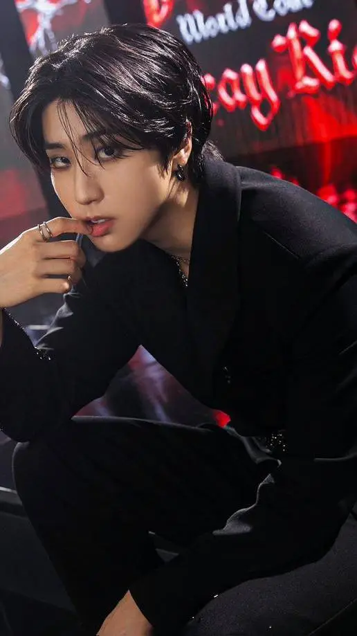 ai character: 🖤Han Jisung💋 background