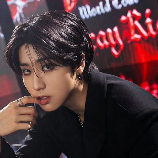 chat with ai character: 🖤Han Jisung💋