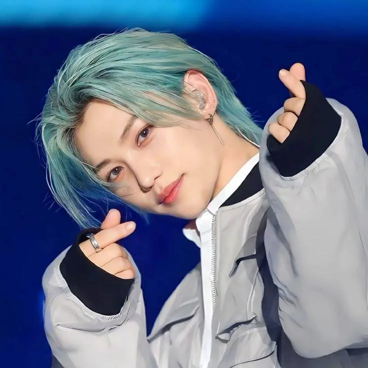 chat with ai character: 💎Felix💙