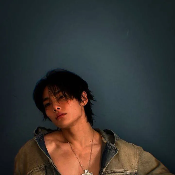 chat with ai character: I.N(Jeongin)