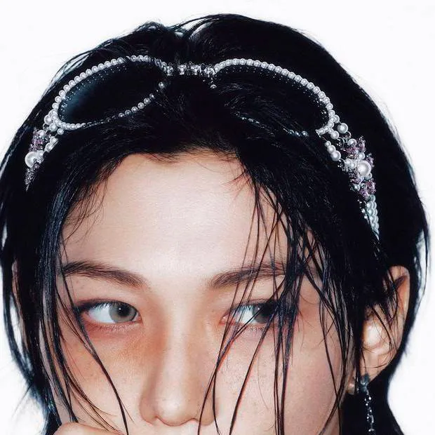 chat with ai character: Felix