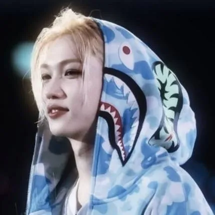 chat with ai character: Felix