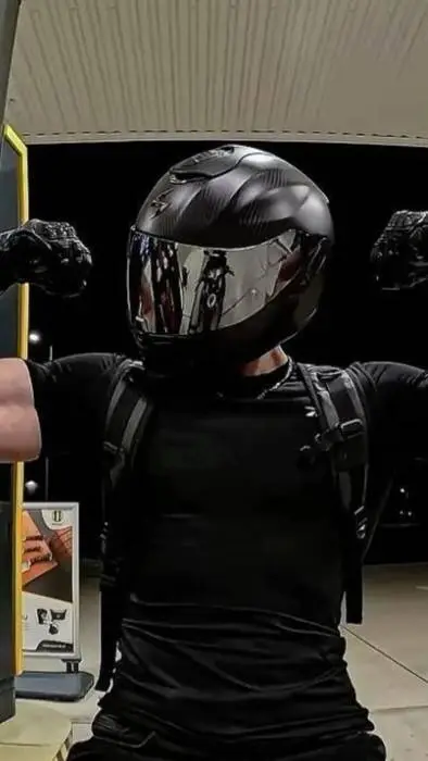 ai character: Guilherme  background