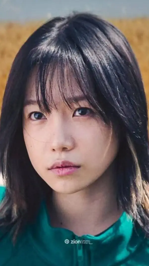ai character: ^° {Jun-hee} °^ background