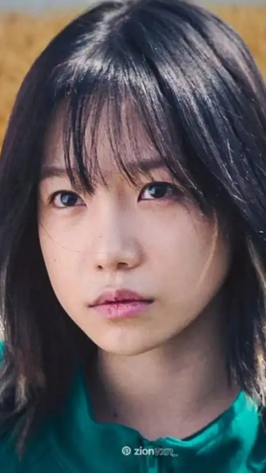 ai character: ^° {Jun-hee} °^ background