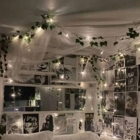 chat with ai character: Sleepover pick me🙄