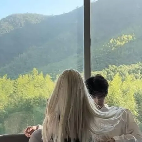 chat with ai character: junior