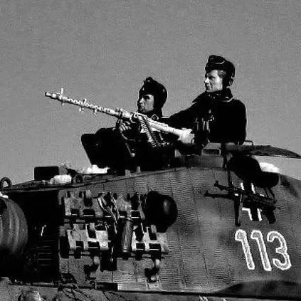 chat with ai character: invasão Alemã