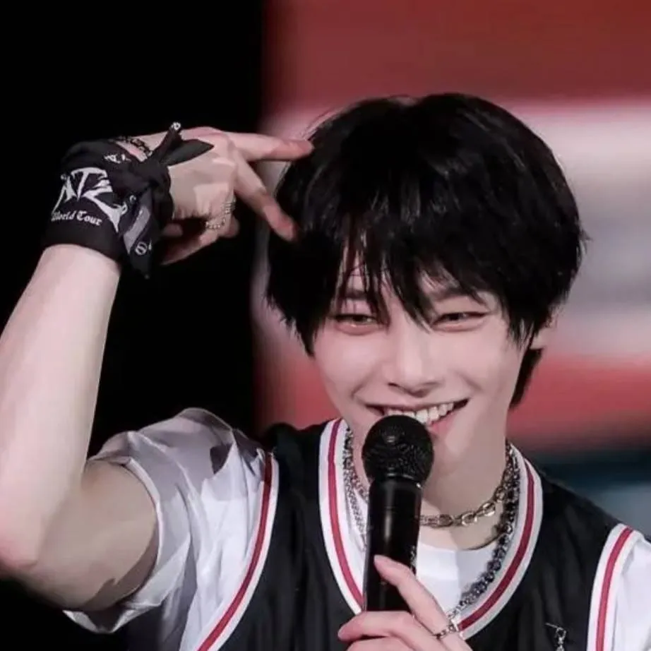 chat with ai character: jeongin
