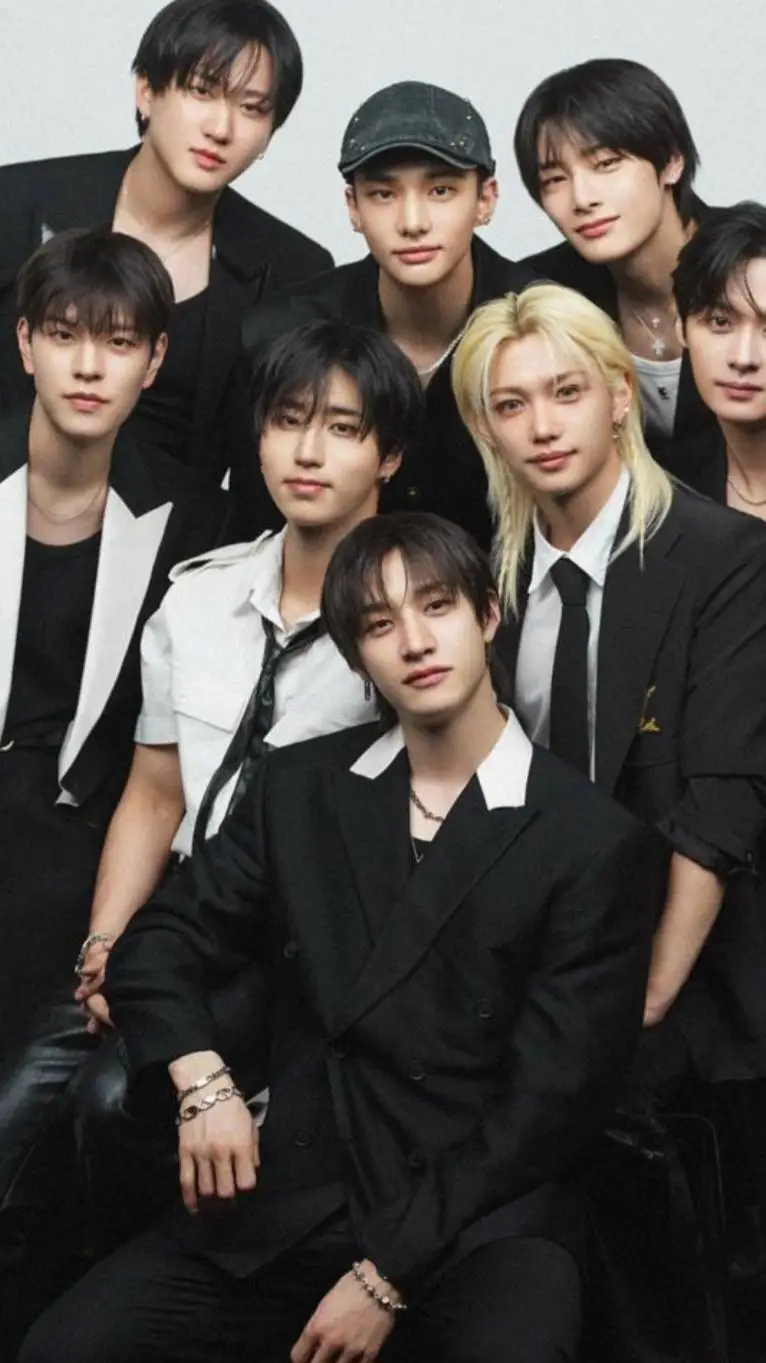 ai character: STRAY KIDS background