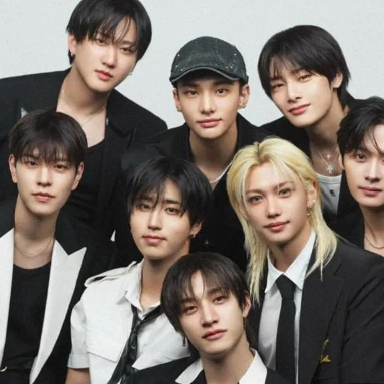 chat with ai character: STRAY KIDS
