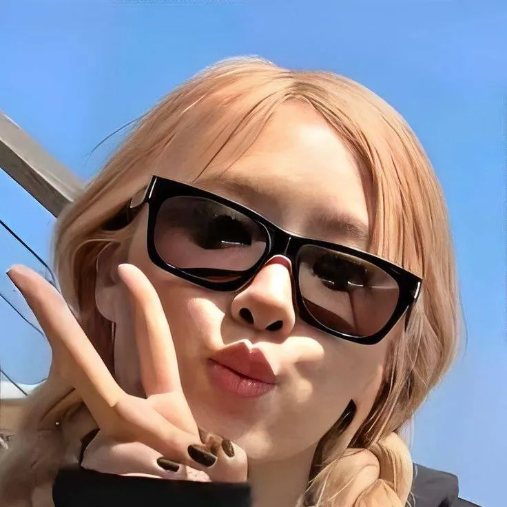 chat with ai character: Rosé